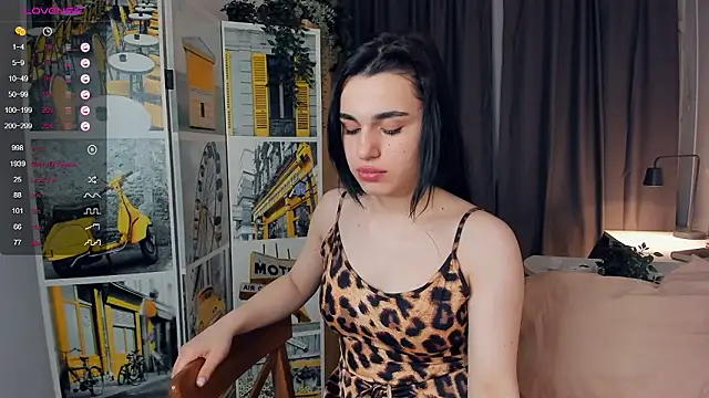 Dizvemos nude strip on cam for live sex video chat