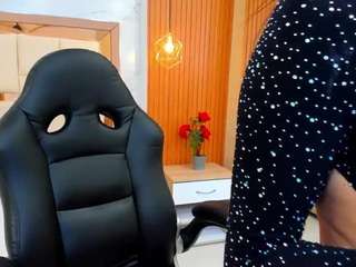 emmaa-rosee nude in Live Sex Cam Girls Room