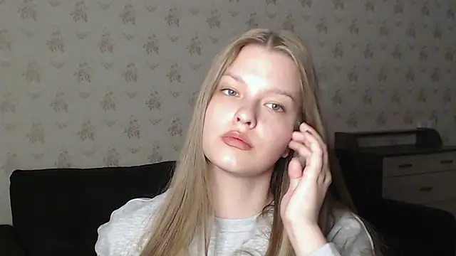 EmySway nude strip on cam for live sex video chat