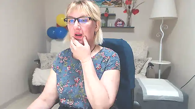 FleurMays nude strip on cam for live sex video chat