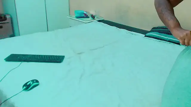 GoldenPussy01 nude strip on cam for live sex video chat