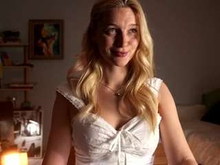 HIDE nude in Live Sex Cam Girls Room
