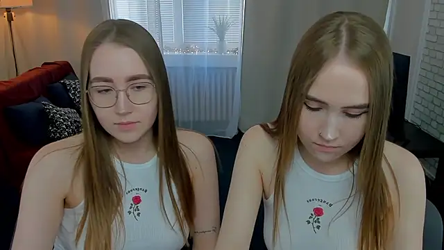 JenniferAnna nude strip on cam for live sex video chat