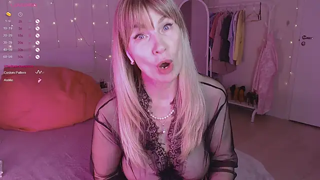 JuliaVilnet nude strip on cam for live sex video chat