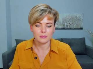 JuliaWilsons nude in Live Sex Cam Girls Room