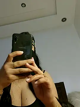 jyjyelamira nude strip on cam for live sex video chat