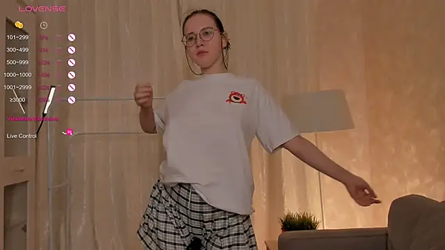 LeaMarlens nude strip on cam for live sex video chat