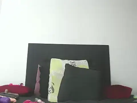 Margaret_milf nude strip on cam for live sex video chat