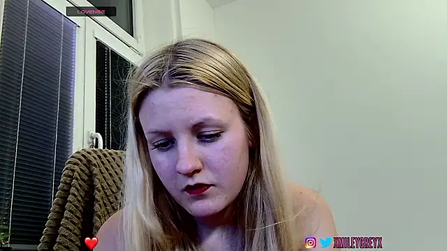 MileyGreyx nude strip on cam for live sex video chat