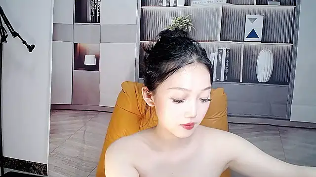 Softsister-ki nude strip on cam for live sex video chat