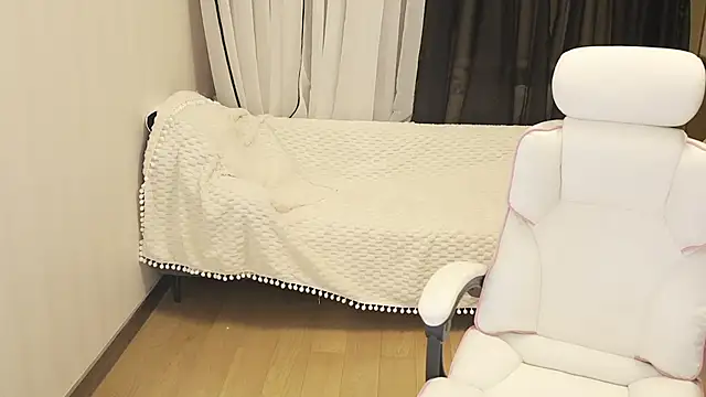 zhuzhulovebanan nude strip on cam for live sex video chat