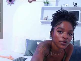 Zizi-Campbell nude in Live Sex Cam Girls Room