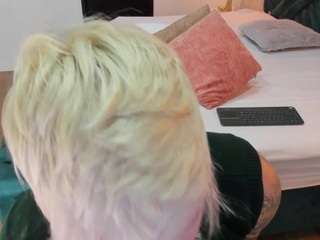 amyhouse nude in Live Sex Cam Girls Room