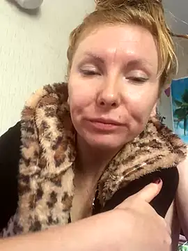 AmyStaar nude strip on cam for live sex video chat