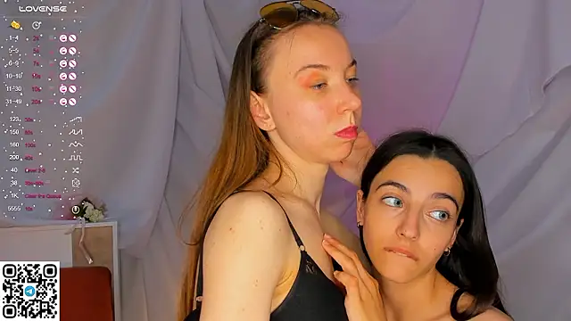 BellaSlou nude strip on cam for live sex video chat