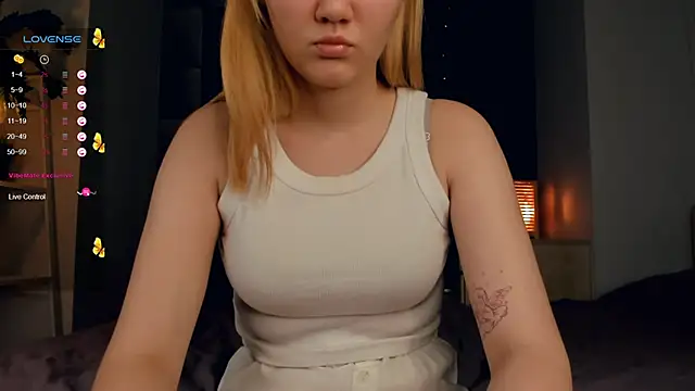 EliEvanst nude strip on cam for live sex video chat