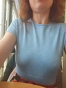 Exhibitionsplit nude strip on cam for live sex video chat