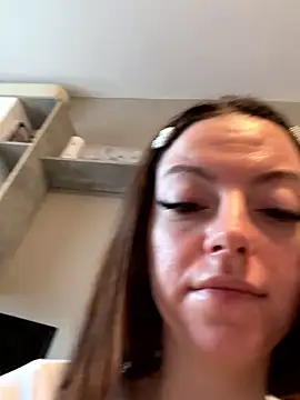 FemmeFocus nude strip on cam for live sex video chat