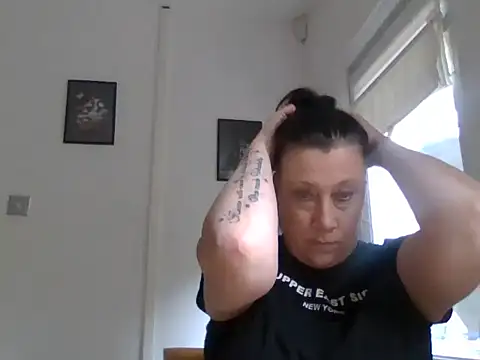 GIVEITTOOME2 nude strip on cam for live sex video chat