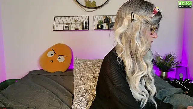 Kittychatte nude strip on cam for live sex video chat