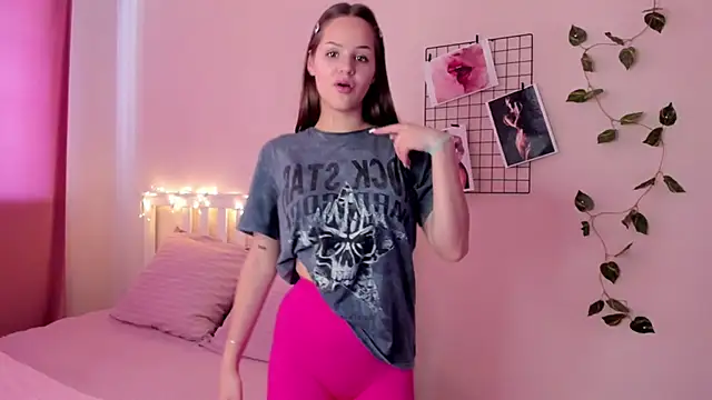 LisaMyerss nude strip on cam for live sex video chat