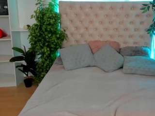 MiLaMoun nude in Live Sex Cam Girls Room