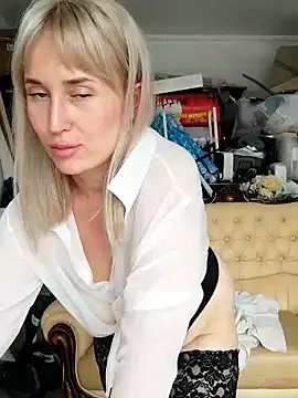 MoniMilk nude strip on cam for live sex video chat