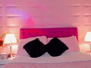 NitzziRouse nude in Live Sex Cam Girls Room