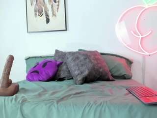 Thayra nude in Live Sex Cam Girls Room