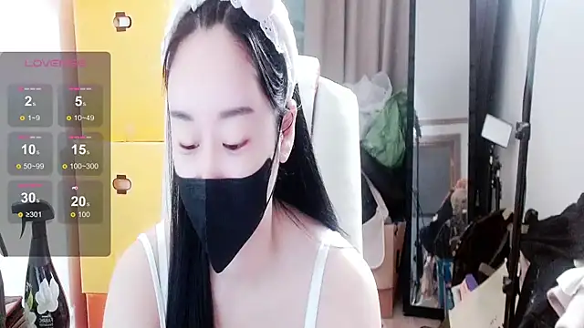 yuunalee nude strip on cam for live sex video chat
