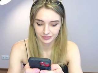 Caaarolline nude in Live Sex Cam Girls Room