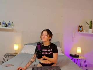 EmmaFiore10 nude in Live Sex Cam Girls Room