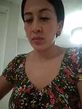 La_quecu nude strip on cam for live sex video chat