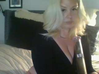 Little-Miss-Princ3ss nude in Live Sex Cam Girls Room