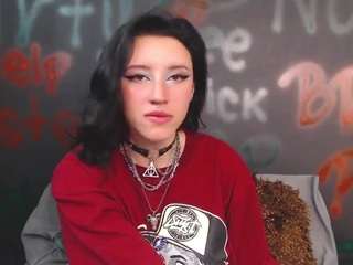 Raven-Shadoww nude in Live Sex Cam Girls Room