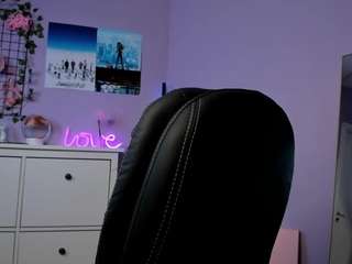 snezhqueen nude in Live Sex Cam Girls Room
