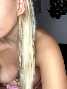 thats_lou nude strip on cam for live sex video chat