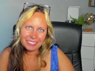 ElenaWeasley nude in Live Sex Cam Girls Room
