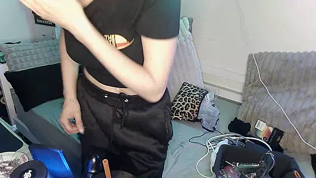 LisandreLaVenale nude strip on cam for live sex video chat