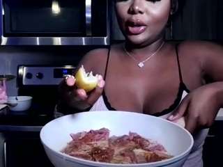 QUEEN BIANCA nude in Live Sex Cam Girls Room