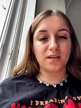 Strawberryyyyik nude strip on cam for live sex video chat