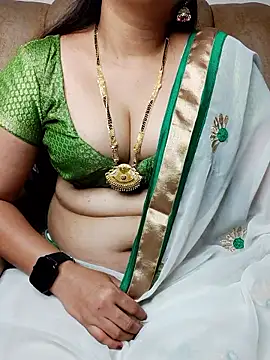 Hot_Traditional_Housewife nude strip on cam for live sex video chat