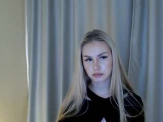 LoissPeach nude in Live Sex Cam Girls Room