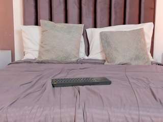 eloise-wills nude in Live Sex Cam Girls Room