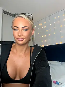 LittleMissMissy nude strip on cam for live sex video chat