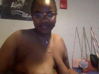 Prettiekittie25 nude in Live Sex Cam Girls Room