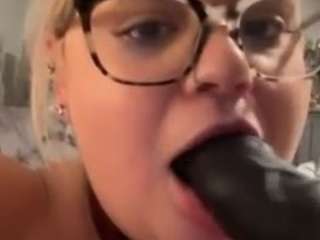 Slutty4You nude in Live Sex Cam Girls Room