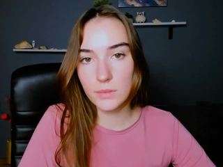 luna-candy nude in Live Sex Cam Girls Room
