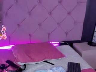 Moraa26 nude in Live Sex Cam Girls Room