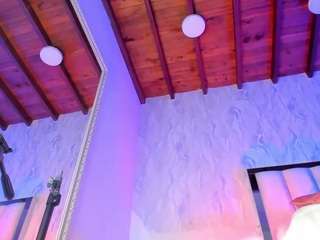 Oh-Hollyy nude in Live Sex Cam Girls Room